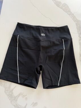 ALO Yoga Black Athletic Bike Shorts with White Piping